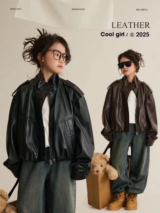 告别甜美,今年秋冬主打一个“酷飒风”!做一个cool girl 😎 这件立领夹克就是时尚宣言! 环保蛋白皮的高级质感,让百搭属性直接点满,搭配裙子裤子都好看。 而且是亲子款哦,和宝宝一起帅到犯规! 想做又美又飒的时髦精?这件短款皮衣就是你的入场券! #dou上热门 #很哇塞的小姐姐 #酷飒风 #皮衣 #时髦精