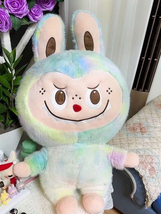 #也太可爱了吧 #毛绒玩具 #毛绒公仔 #颜值高 #玩偶 女孩的生日就给他送这个毛绒公仔玩偶,真的太洋气太好看了,毛茸茸的摸起来好舒。