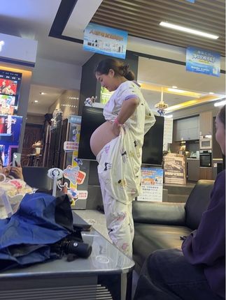 太无聊了,铁汁,来我们猜哈是个绣花勒还是放牛勒😂😂😂