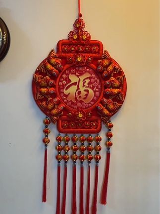 家人们这个挂件太喜庆了吧,中国红加桃木,挂家里太合适了#中国结 #中国结挂件 #桃木中国结 #喜庆洋洋 #搬新家