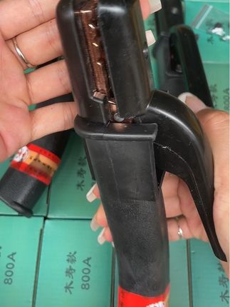 手工焊专用全铜弯把800安电焊钳,可焊接4.0焊条不烫手,弯柄设计焊接角度特别方便#弯把电焊钳 #五金工具