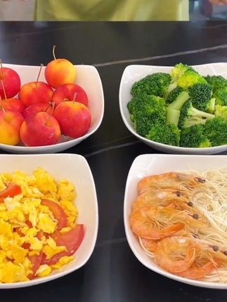 颜值哦,质感都在线的四角餐盘呀~装菜装水果都高级哦#餐具 #盘子