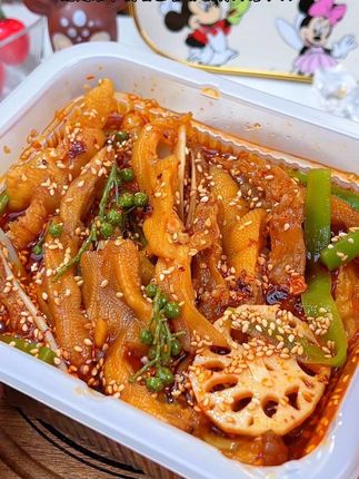 我回购无数次的#邹三和钵钵鸡大杂烩!他家五荤六素的搭配,吃起来麻辣鲜香,真的巨巨过瘾。#椒麻大杂烩 #妈呀太香了 #钵钵鸡 #好吃到停不下来