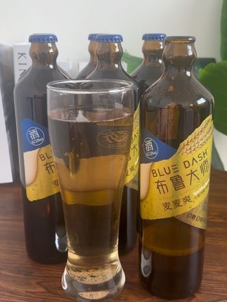 布鲁大师新品麦麦爽气泡酒真的好好喝!浓郁的麦香搭配强劲绵密的气泡好过瘾#布鲁大师麦麦爽#气泡酒#布鲁大师