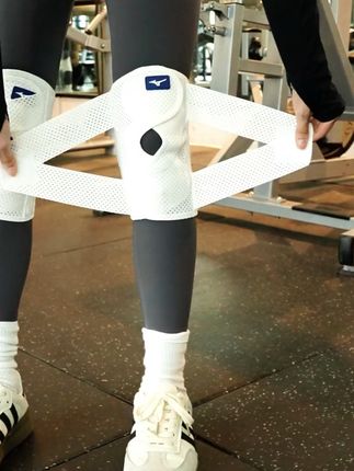 平时膝盖有点不舒服的姐妹,一定要试试美津浓这款7级防护护膝,巨亲肤透气,360度全面包裹,不下滑不卷边#好物推荐🔥