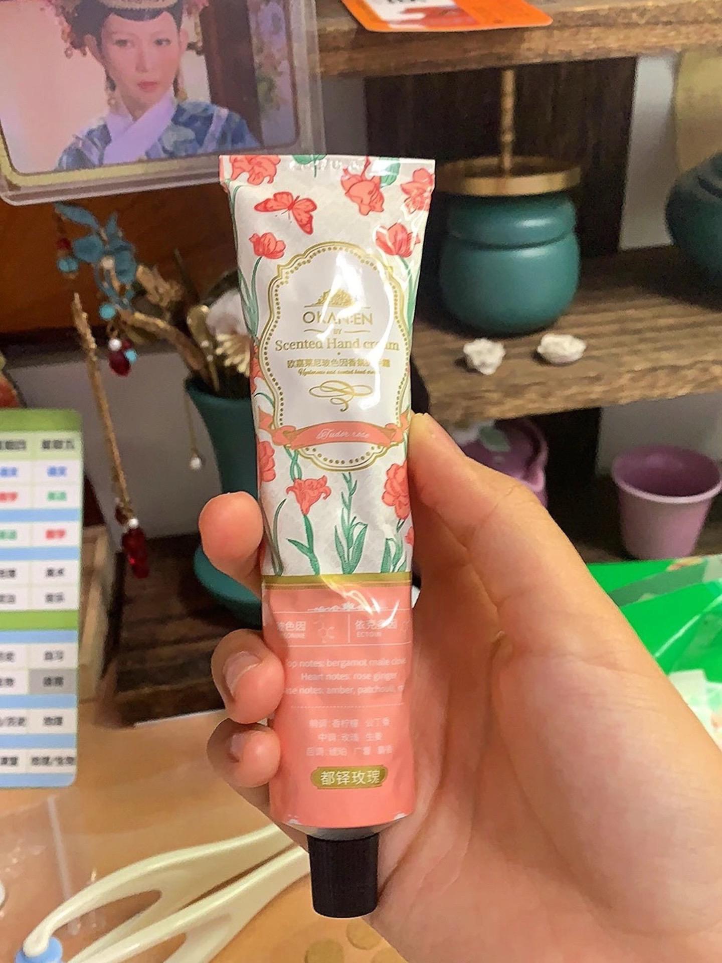 #护手霜 #手部护理 #仙女必备 #便宜又好用 #秋冬的第一支护手霜