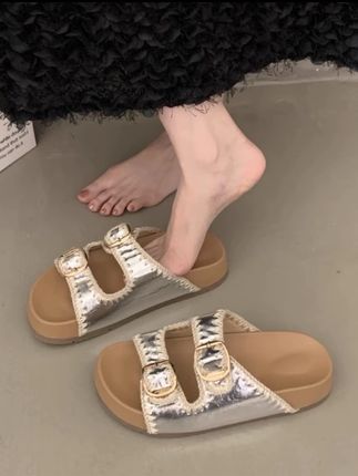 软乎乎的勃肯拖鞋,每年都墙裂推荐呀#穿出高级感 #时尚美鞋 #夏季凉鞋 #只做高品质 #厚底拖鞋女