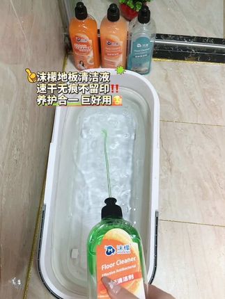 都问我地面怎么拖的这么干净,我一直都在用这款#地板清洁液 厨房油腻、卫生间有腥味、卧室、木地板都可以用它拖,拖得干净不留水印,家人都夸很好用#地板清洁剂 #沫檬地板清洁剂