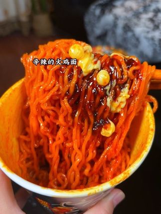 谁懂啊,统一居然出了自带榴莲的火鸡面,香甜的榴莲伴着火鸡面的爆辣,真的好好吃啊#统一 #榴莲火鸡面