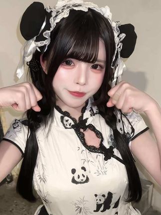 是我不爱笑吗 我只是怕我的钢牙有点太过于闪耀了 #萌系 #熊猫妹