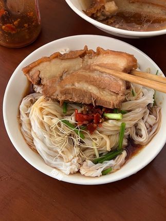广西扣肉粉,吃过的都会爱上,一口扣肉一口粉,嗦起来太好吃了,好吃极了#广西扣肉粉 #广西石磨粉