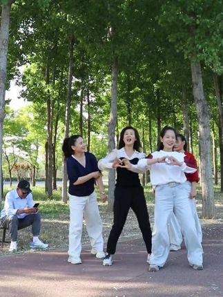 来啦! @OPPO #哈苏2亿超清照  @OPPO#一起来跳舞 #零基础学舞蹈