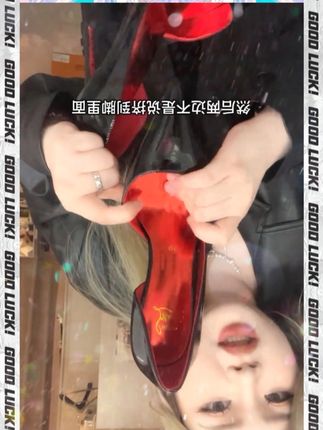 侧空红底闪钻真的太美了! #脚宽脚胖都可以 #御姐风细跟高跟鞋太绝了 #高跟鞋分享 #红底高跟鞋 #红底高跟鞋细跟 @抖音小助手