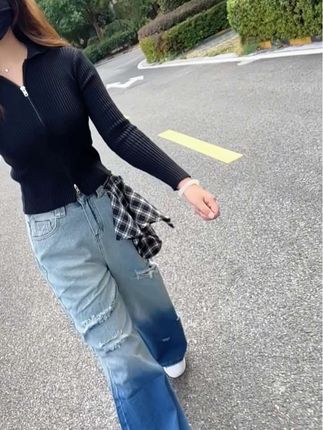 你可以没有钱,但你别抠,你可以没有承诺,但你别画大饼,你可以没有诚意,但别满嘴跑火车,能力不行,我可以理解,但人品不行,记住了,没法将就#穿搭 #气质穿搭 #随性洒脱