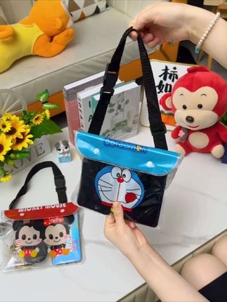 夏天去游泳的,这个#防水腰包 一定要带上,手机,车钥匙,各种小物件都可以放,既能斜挎又能当腰包的防水袋容量很大,不漏水放心用超好用#手机防水袋 #防水袋 #防水手机袋