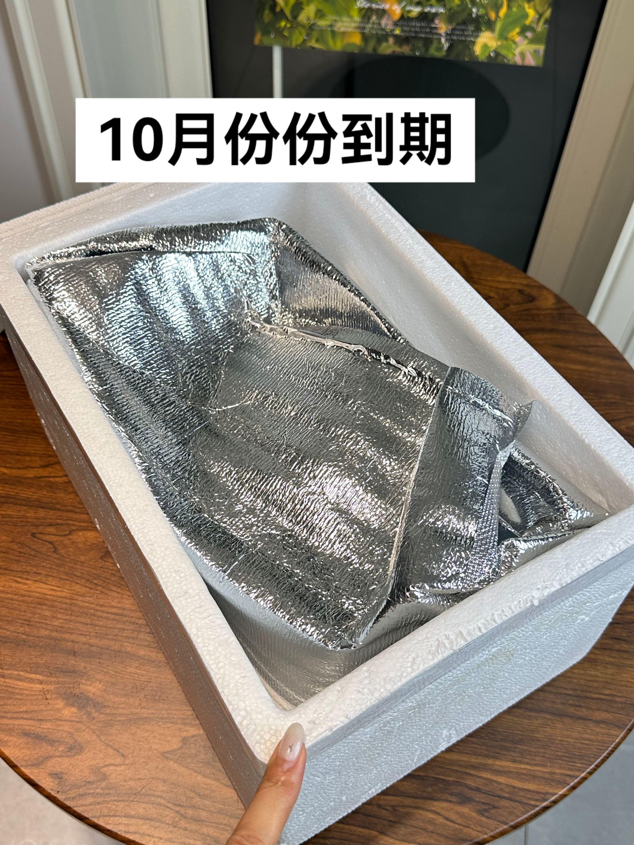 如果你们不介意临期的话,那我真心的建议你们来薅这个粤饺皇大云吞的大羊毛,现在你看看到手4大袋才啥价,还是3袋招牌鲜虾蟹籽馅和1袋猪肉馅混合装的,超级超级的划算,粤饺皇1938年老品牌,1000多家线下门店,品质是真的好,手工制作皮薄如纸,里面满满的都是馅料,一口下去鲜嫩爆汁,巨鲜巨好吃,10月到期清货才这价,库存不多,你们刷到还有货快薅!#粤饺皇 #云吞 #鲜虾蟹籽云吞 #速食美食 #临期食品