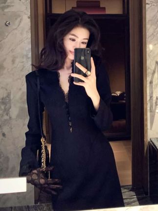 金南一 深V领口蕾丝包边墨黑修身裙#连衣裙 #穿搭 #高级感穿搭 #每日穿搭 #金南一