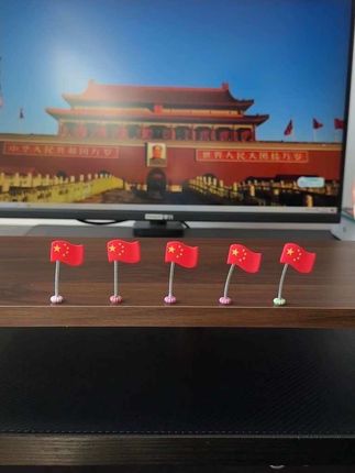 如果信仰有颜色,那一定是中国红,国庆节摇头小红旗摆件放在车里家里办公室都合适好看#摇头小红旗 #红旗