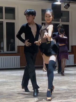 努力不是为了被生活优待,而是为了在好运光顾时,有选择的自由,并且觉得这是自己应得的。#拉丁舞 #体育舞蹈 #国标舞 #大连国际舞蹈学校