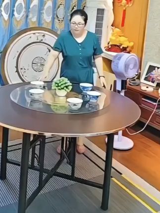 #创作灵感#实木大圆桌 #12人加厚大圆桌璃离转盘圆餐桌#农村洒席食堂实用##折叠圆桌 @巨量千川