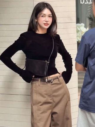 气质休闲风的一套轻奢感舒适上衣时尚洋气百搭显瘦长裤,超显气质!#谁穿谁好看#轻奢女装#早秋穿搭#简约穿搭#穿出高级感@DOU+上热门 @抖加🔥上热门🔥dou+🔥热点宝 @巨量千川