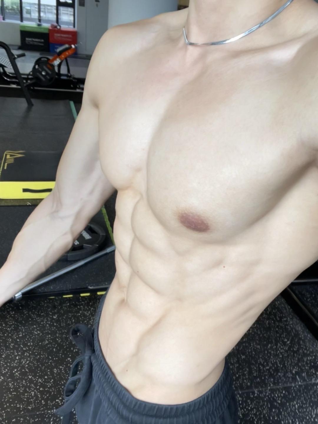 健身才是男人最好的医美 #夏天该有的样子 #减脂期 #腹肌马甲线 #腹肌男 #vlog日常