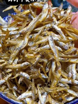 小小的鱼干,用点青椒一炒就超好吃的, #海鲜干货 #鱼干   #太好吃了 #美食#小鱼干