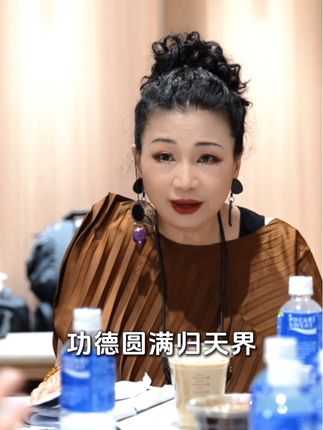 璊姐:“演唱会最害怕说话了!”其实每场演出当天嘉宾们都还会在后台对流程,希望演出能够圆满顺畅。#新白娘子传奇30年演唱会 #Formosa #新白娘子传奇演唱会