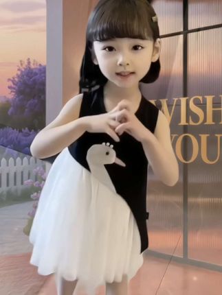 #生女儿就是用来打扮的 #生女儿就要这样穿 #俏皮可爱 #爱了爱了 #晒出你家超有镜头感的小女孩