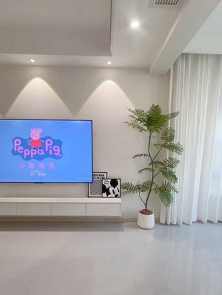终于等到这个装饰画降价了,这两个我才花十多块钱。黑白格是四十乘三十的,米奇是三十乘三十的,这表面还是磨砂的纹理,看着就很有质感,平时不管是放这种餐边柜啊、鞋柜或者是沙发后面都好看。像我家里是纯色的墙面,就特别需要这样一幅小画来点缀一下,让整个房间看起来更有层次感,而且它是这种无框的设计,随便往哪一放都很合适哎,姐妹们放心冲吧💁♀️💁♀️ #家居好物 #温馨小家 #强烈推荐 #软装搭配