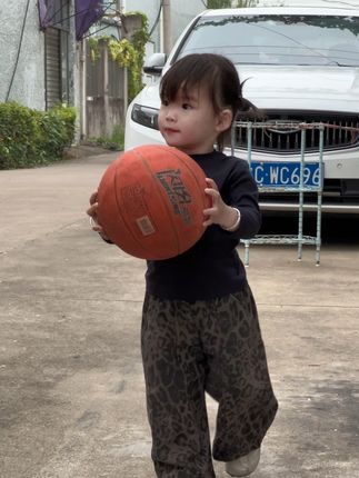 女童秋季卡通长袖T恤搭配豹纹休闲裤两件套 潮范儿直接拉满 搭配好的一套#女儿穿搭 #童装 #生女儿就是用来打扮的 #女儿秋天穿搭 #高品质童装