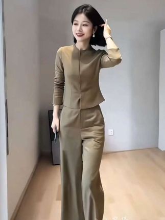 一整套巨好看高端气质小香风掐腰卡其色上衣套装裤秋#简约穿搭 #春秋穿搭 #小香风套装 #好身材好气质 #今日穿搭look