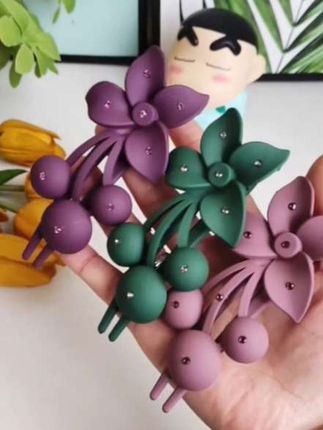 #创作灵感小巧樱桃花发夹,轻夹青丝,藏住满溢的春日浪漫#好物推荐🔥 #樱桃花发夹#带上很漂亮