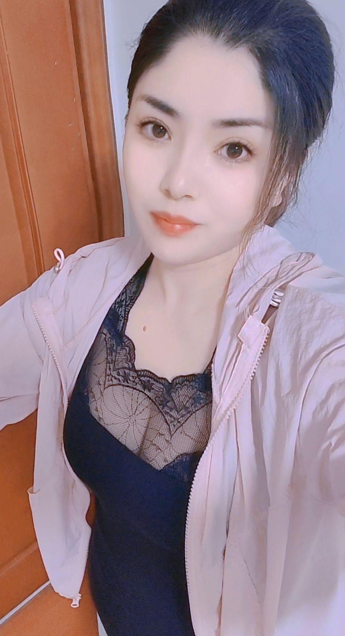 转眼间,我们都不再年轻,收起了任性,扔掉了脾气,因为我们知道,人生已过半,该珍惜的要珍惜,该远离的要远离。总有一些事情,当我们年轻的时候,无法懂得。懂得的时候,却已经不再年轻。#情感