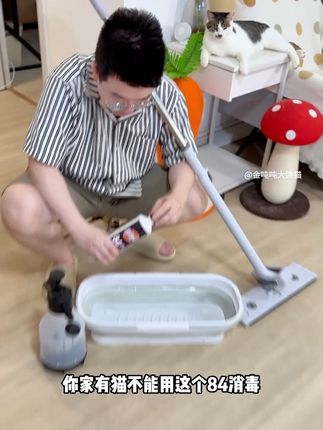 这个宠物消毒喷雾这么一大桶不用兑水,直接喷,很省心,而且没有味道,对宠物和鼻子比较敏感的人都很友好,不愧是大厂生产的,很放心。#宠物消毒 #宠物除臭 #星帮尼宠物消毒液 #星帮尼 #次氯酸消毒液