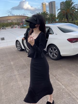我们普通女孩穿搭不要一味追求所谓的高级感简单粗暴的显高显瘦显腿长加上加分配饰 这样穿搭能不好看吗