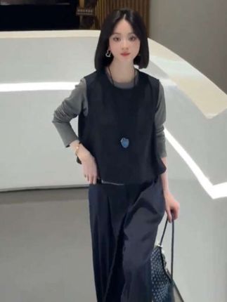 #时尚气质套装 #时尚穿搭 #穿出自己的风格 #时尚女装 #今日分享