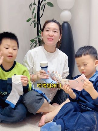 因怀孕直播频率减少,以后会在叮当爸号上给大家分享些好物,感谢大家的关注和支持! 这款袜子是叮当和小米洛一直在穿,可以说零差评,链接给大家放了500单现货库存,和直播间一样的价格,秋冬想给孩子买实穿袜子,直接闭眼入!#怀孕 #感恩遇见 #袜子推荐