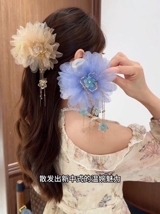 这款新中式的魅力我真的爱了!!#发饰发夹 #头饰发夹 #后脑勺发夹抓夹推荐 #抓夹用法 #美出新高度