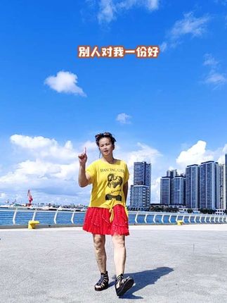 歌词句句入心,别人对我好会加倍报答,受人一滴水我会涌泉相报#莫把真心当根草