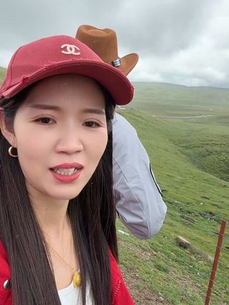 今天真的是天公不做美,刚到景区就下雨,大家想要我的耳环链接来啦,不掉色#记录旅行时光