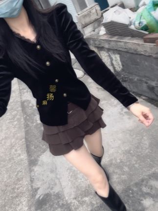 你决定不了一个人的出现,也挽留不了一个人的离开,你能做的只有珍惜不期而遇的惊喜,也要接受突如其来的离开。话再漂亮,不守承诺,也是枉然,感情再好,不懂珍惜,也是徒劳。比起心动,我更喜欢心安.#秋冬季穿搭#小个子显高显瘦穿搭 #辣妹穿搭