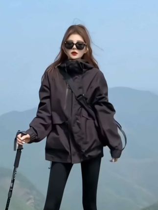 #冲锋衣 #外套女#早秋外套##男女同款冲锋衣 #春秋外套