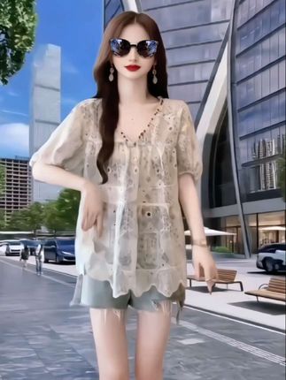大码遮肚子V领蕾丝镂空泡泡袖衬衫女夏季胖妹妹宽松显瘦小衫上衣#夏日中性风穿搭日记 #夏日轻氧感穿搭给视觉降降温 #谁穿谁好看 #夏季穿搭 #夏季穿搭