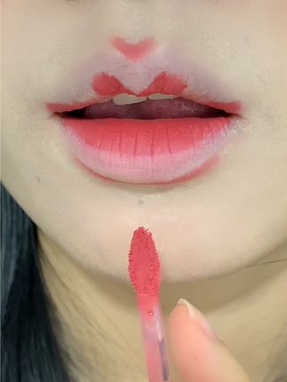 涂口红不能没有技巧!!简单画出嘟嘟唇!!#新手涂口红  #唇妆 #唇妆教程 #唇泥 #学生党平价彩妆推荐