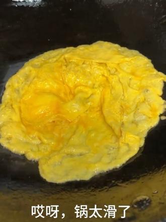要不是锅太滑,还能煎更大#鸡蛋 #在家做美食 #抖音美食创作者 #煎蛋 #大大的煎蛋