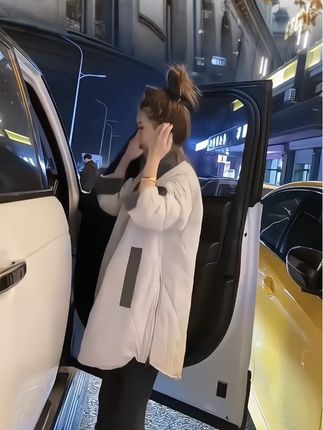 #李一桐米兰上演高智风穿搭 时尚宽松大码棉服#外套穿搭 #欧韩穿搭 #街拍时尚穿搭 #轻熟穿搭