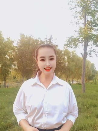 当我听见某个熟悉的名字 我又想起了那些事 醒了痛了还是你样子