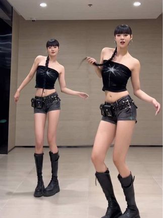 其实今天是没洗头😐 #pose摇舞蹈挑战 #美少女小欣编舞 #卡点舞#抖音潮流舞蹈大赛 #辣妹穿搭