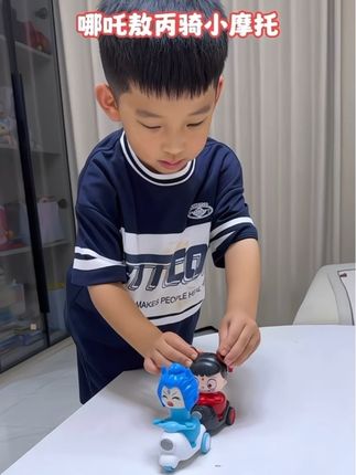 超可爱的按压敖丙哪吒摩托车,无需电池按压就走,简直太好玩了#小黄鸭 #电动玩具 #玩具推荐 #玩具车 #玩具总动员